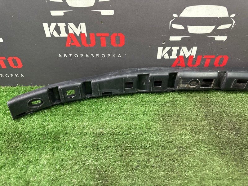 Кронштейн заднего бампера центральный Skoda Fabia 1