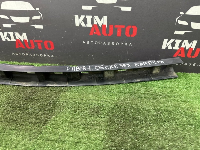 Кронштейн заднего бампера центральный Skoda Fabia 1