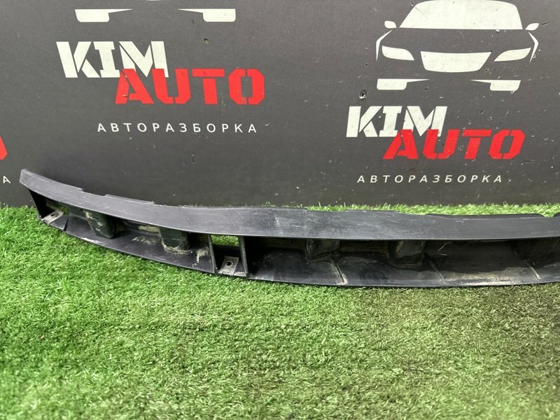 Кронштейн заднего бампера центральный Skoda Fabia 1