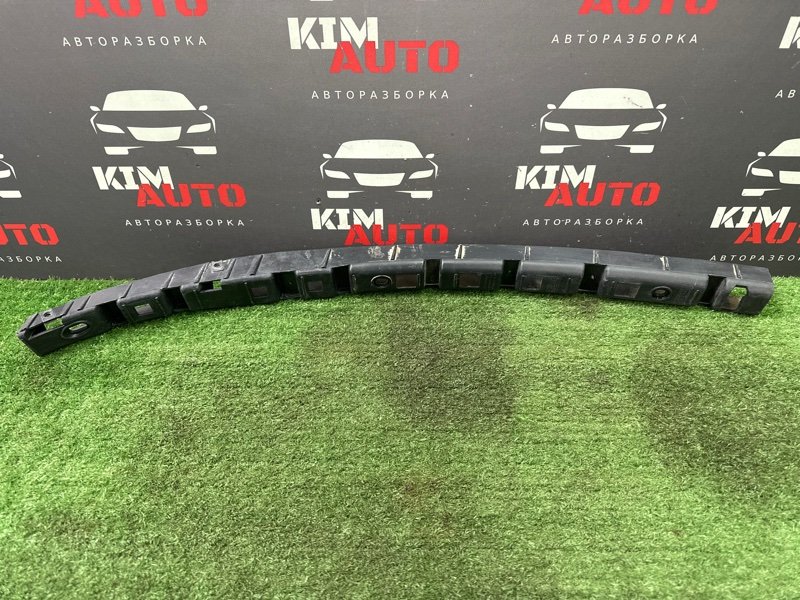 Кронштейн заднего бампера центральный Skoda Fabia 1