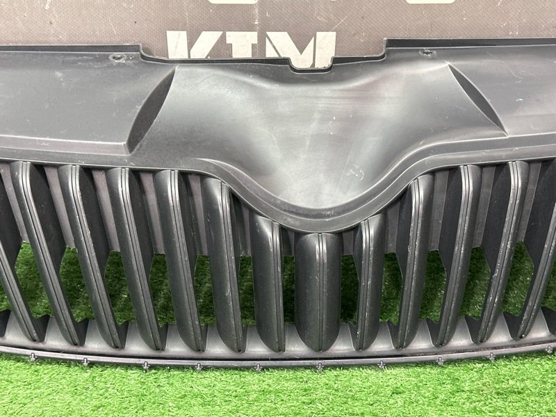 Решетка радиатора Skoda Fabia 2