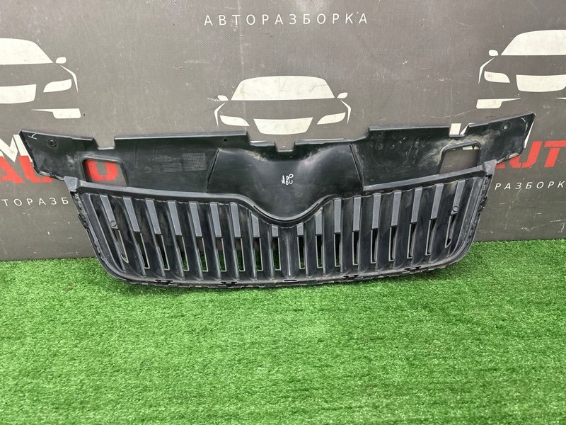 Решетка радиатора Skoda Fabia 2