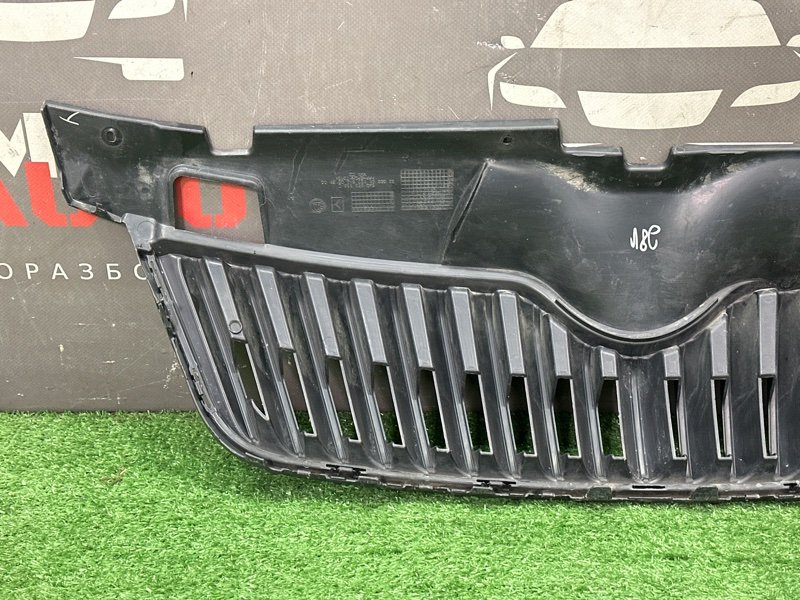 Решетка радиатора Skoda Fabia 2