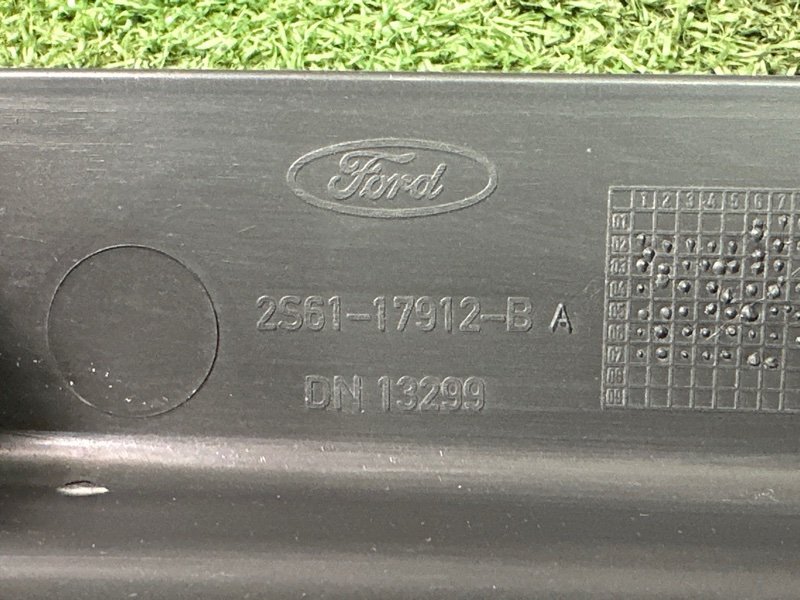 Кронштейн заднего бампера центральный Ford Fiesta