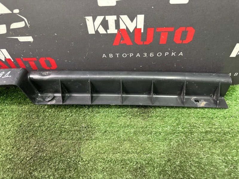 Кронштейн заднего бампера центральный Ford Fiesta