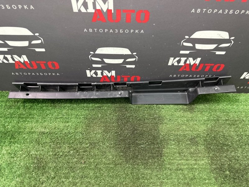 Кронштейн заднего бампера центральный Ford Fiesta