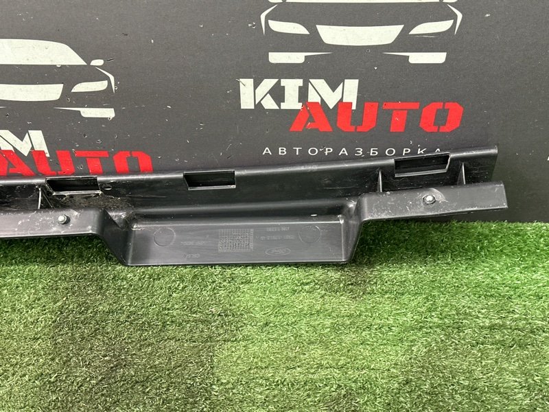 Кронштейн заднего бампера центральный Ford Fiesta