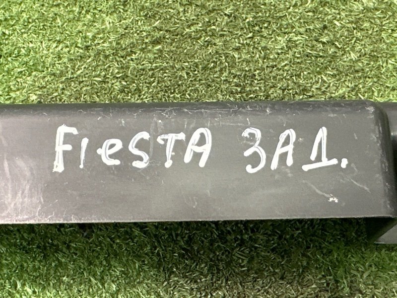 Кронштейн заднего бампера центральный Ford Fiesta