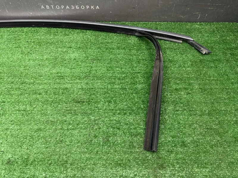 Уплотнитель стекла направляющий Ford Mondeo 4