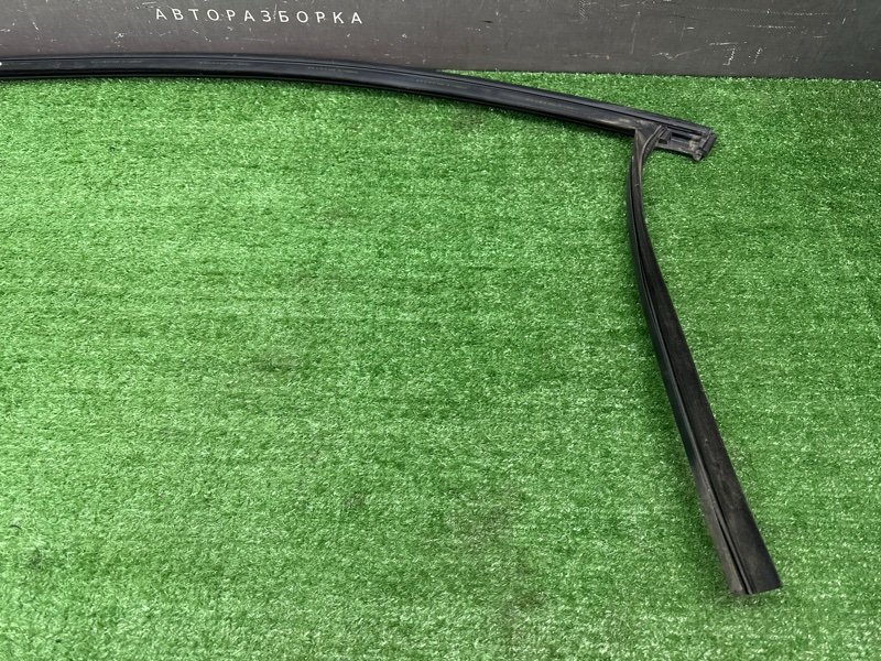 Уплотнитель стекла направляющий Ford Mondeo 4