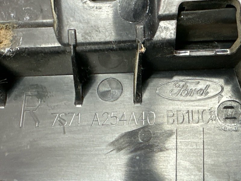 Уплотнитель стекла направляющий Ford Mondeo 4