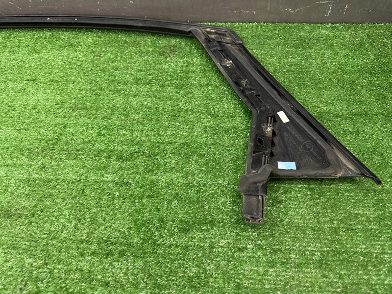 Уплотнитель стекла направляющий Ford Mondeo 4