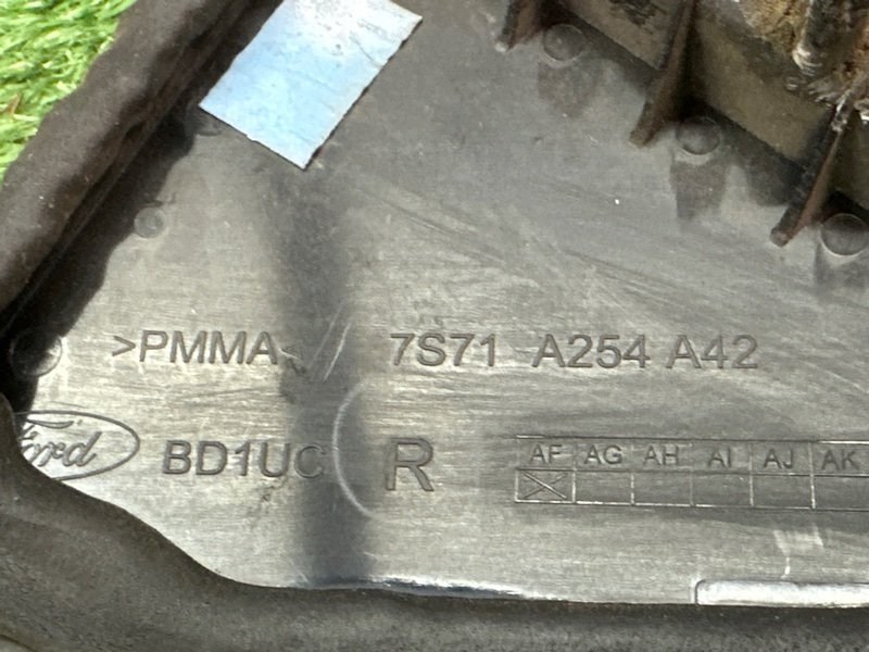 Уплотнитель стекла направляющий Ford Mondeo 4