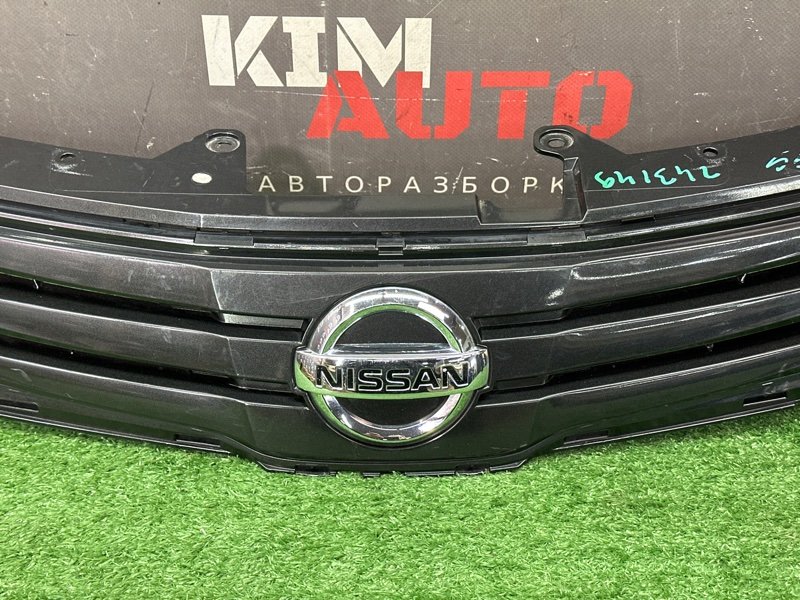 Решетка радиатора Nissan Tiida