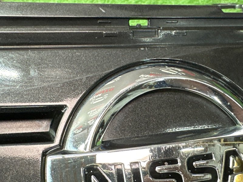 Решетка радиатора Nissan Tiida