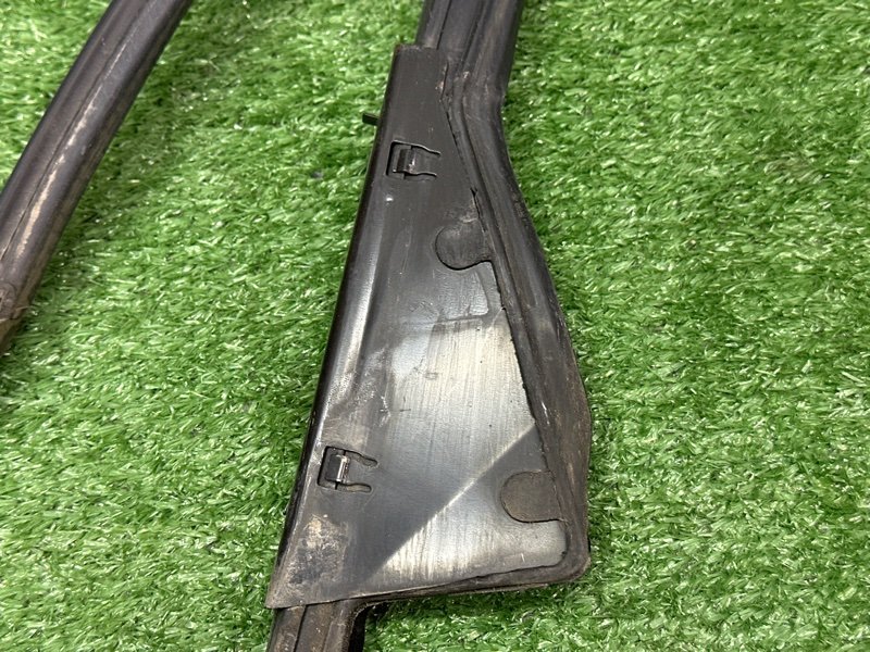 Уплотнитель стекла направляющий Opel Astra J