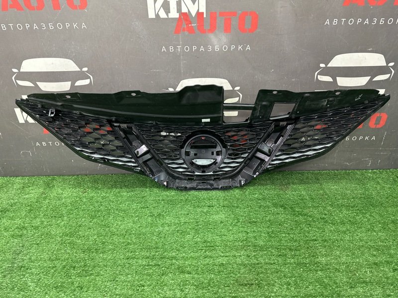 Решетка радиатора Nissan Qashqai J11