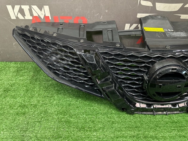 Решетка радиатора Nissan Qashqai J11