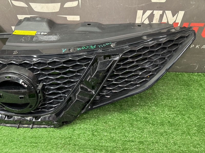 Решетка радиатора Nissan Qashqai J11