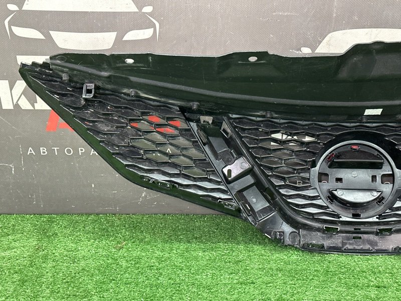 Решетка радиатора Nissan Qashqai J11