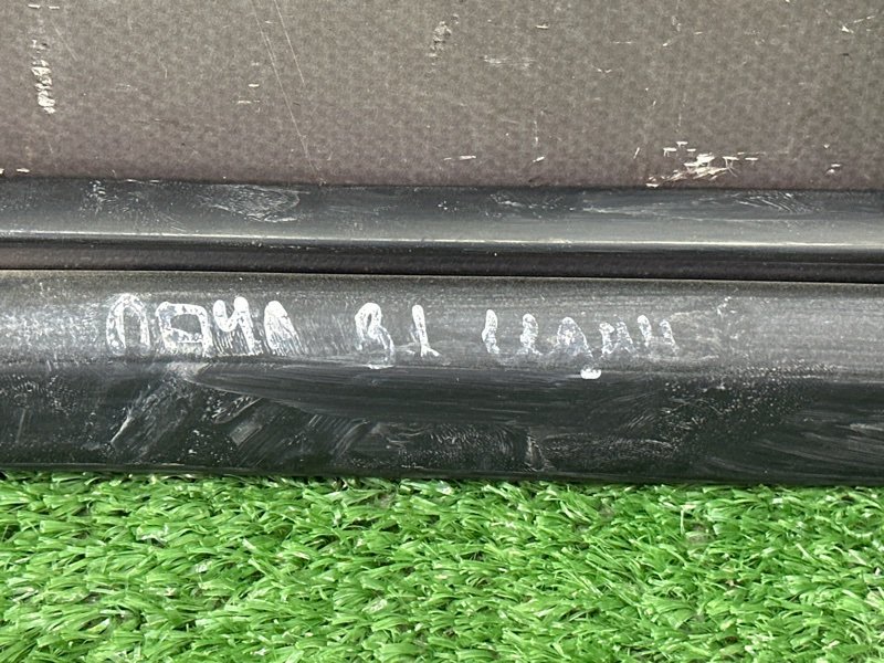 Уплотнитель стекла направляющий Chevrolet Lacetti J200