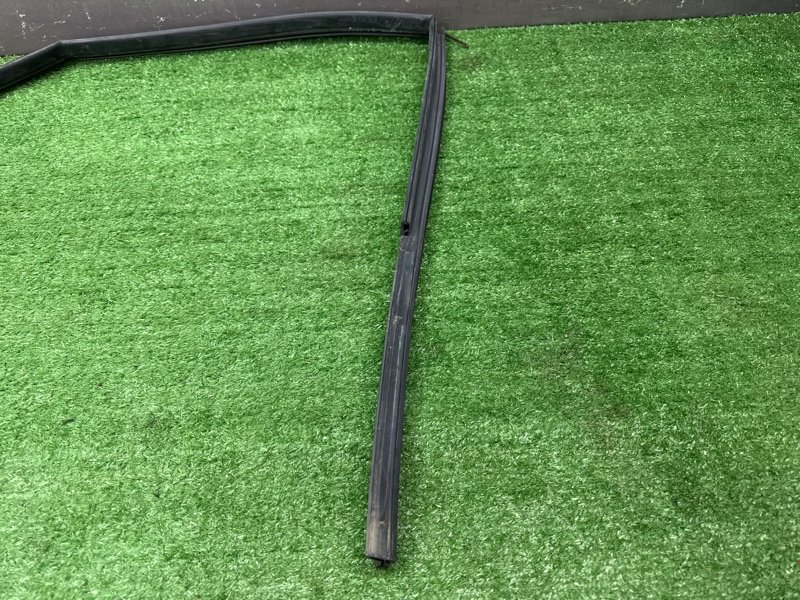 Уплотнитель стекла направляющий Chevrolet Lacetti J200