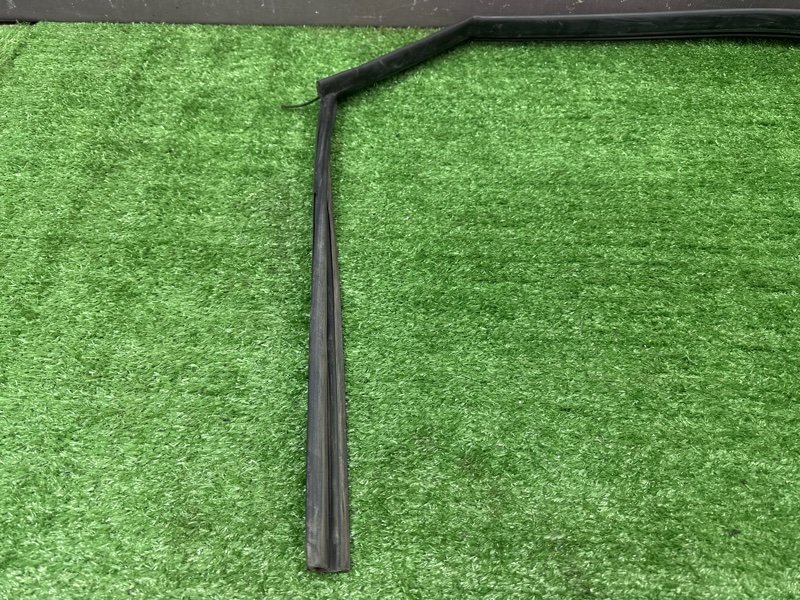 Уплотнитель стекла направляющий Chevrolet Lacetti J200