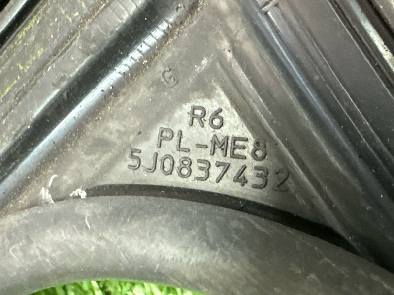 Уплотнитель стекла направляющий Skoda Fabia 2