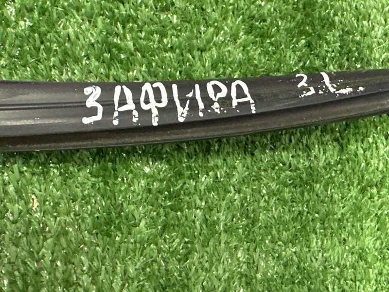 Уплотнитель стекла направляющий Opel Zafira B