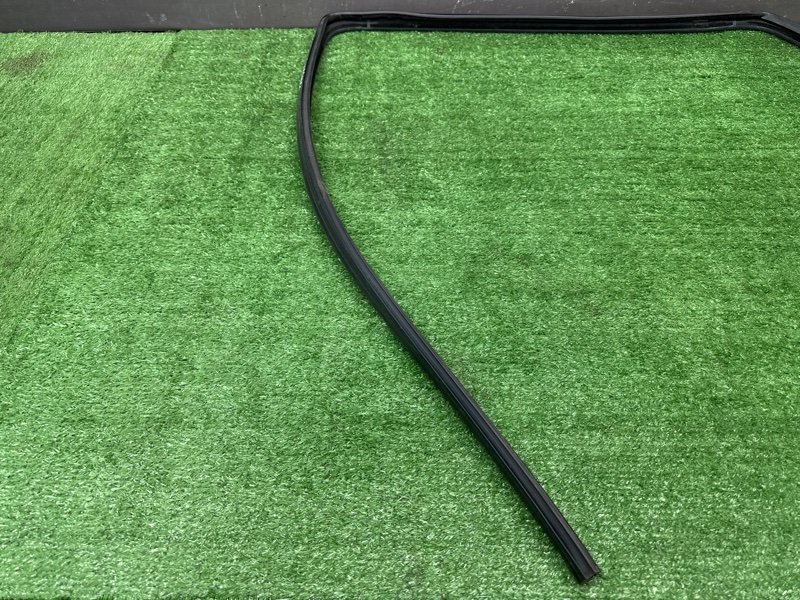 Уплотнитель стекла направляющий Opel Zafira B