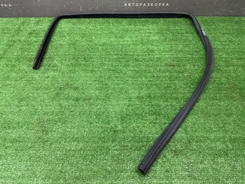 Уплотнитель стекла направляющий Opel Zafira B