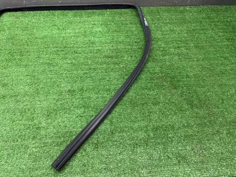 Уплотнитель стекла направляющий Opel Zafira B