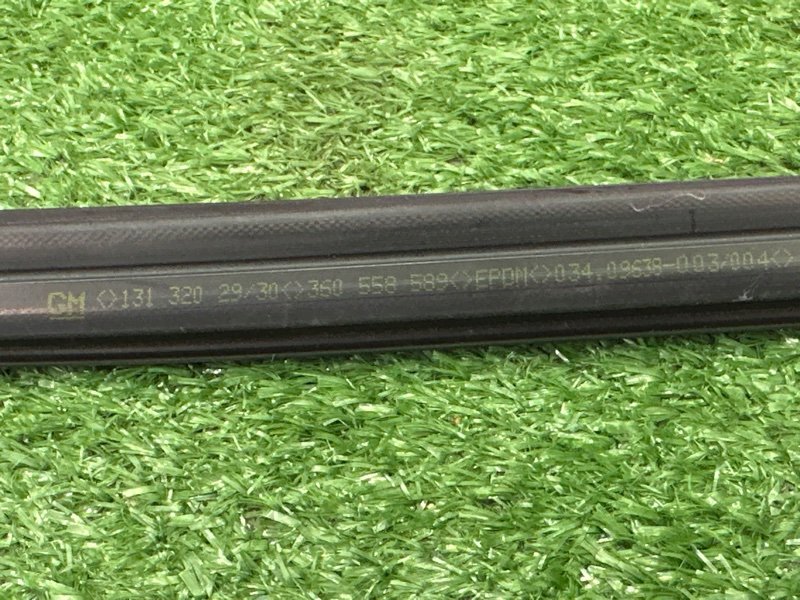 Уплотнитель стекла направляющий Opel Zafira B