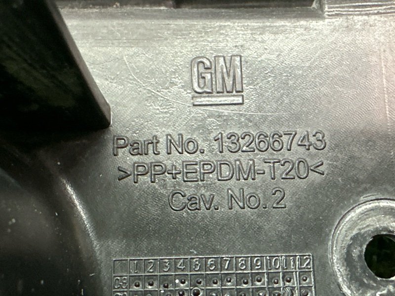 Кронштейн бампера Opel Astra J