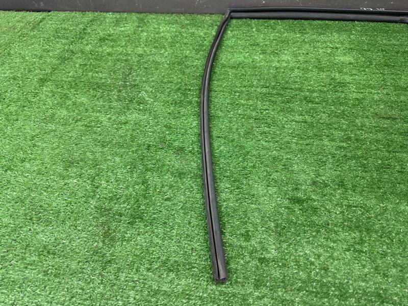 Уплотнитель стекла направляющий Hyundai Getz