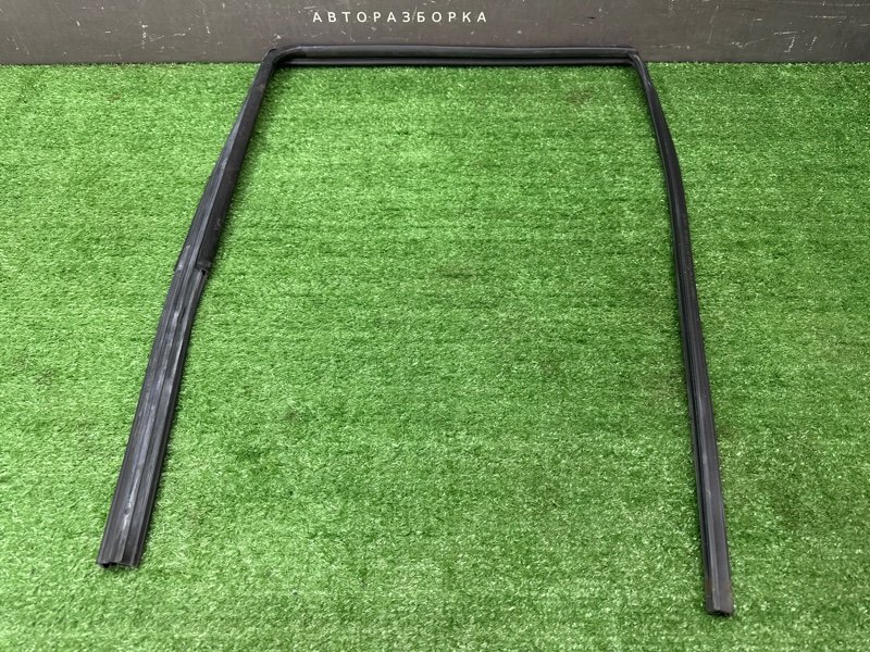 Уплотнитель стекла направляющий Hyundai Getz