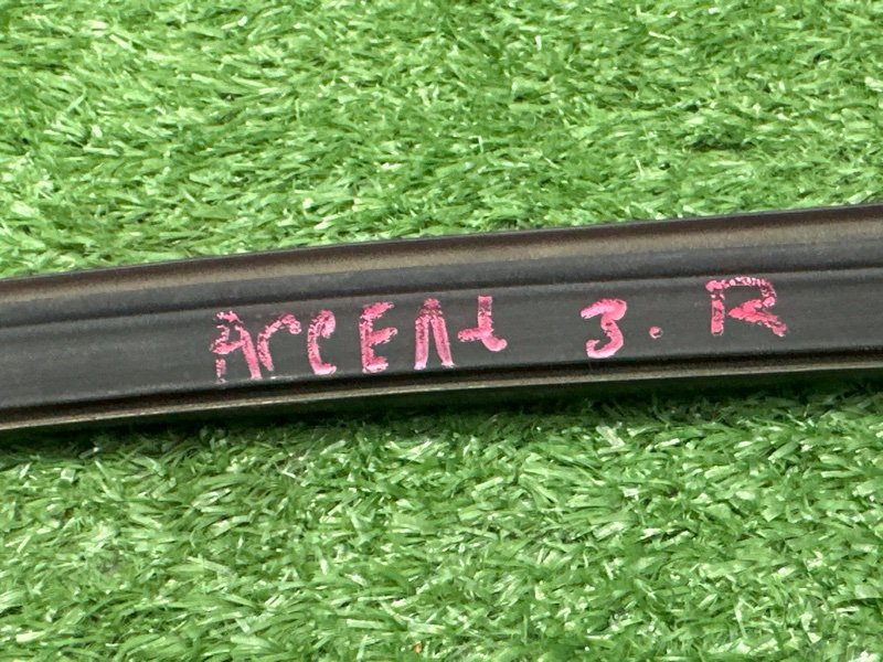 Уплотнитель стекла направляющий Hyundai Accent