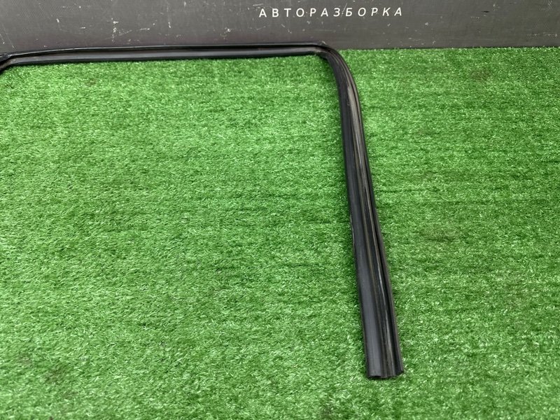 Уплотнитель стекла направляющий Hyundai Accent