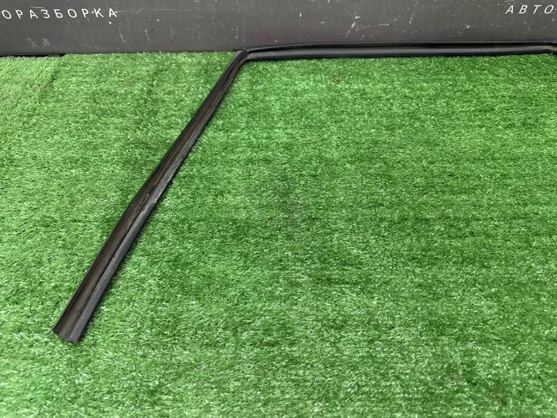 Уплотнитель стекла направляющий Hyundai Accent
