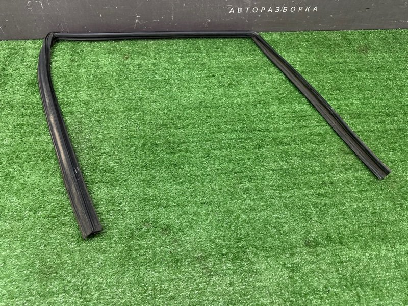 Уплотнитель стекла направляющий Hyundai Accent