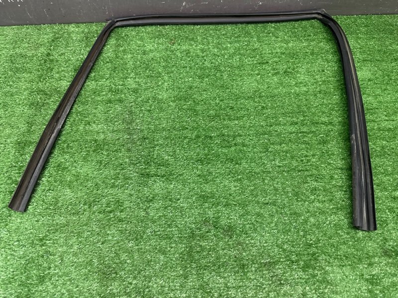 Уплотнитель стекла направляющий Hyundai Accent