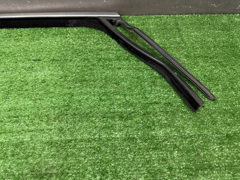 Уплотнитель стекла направляющий Opel Astra J