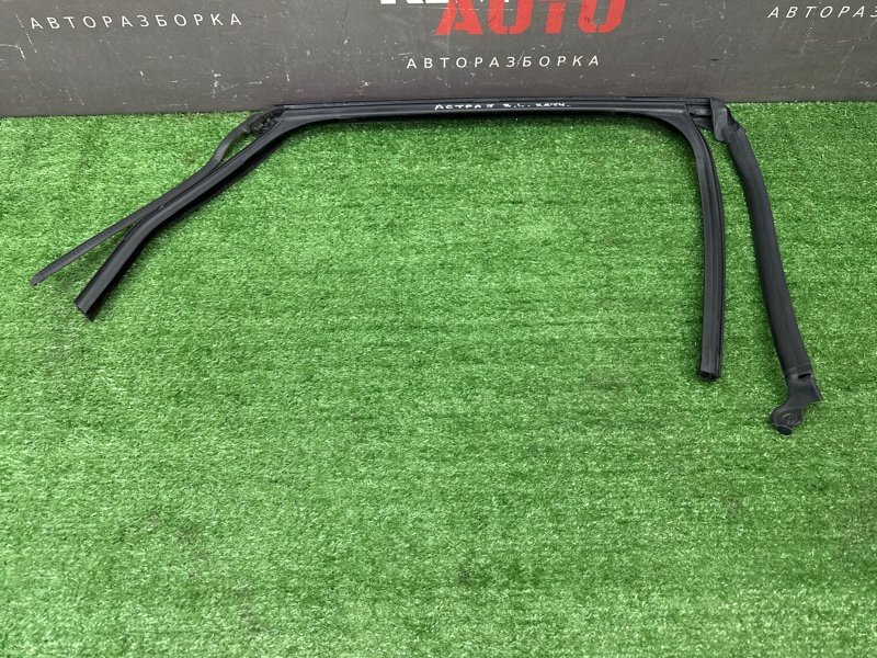 Уплотнитель стекла направляющий Opel Astra J