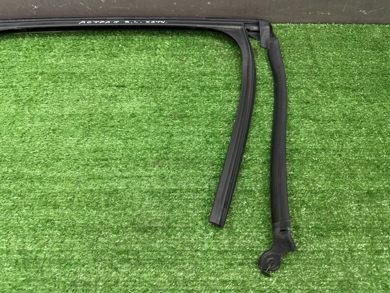 Уплотнитель стекла направляющий Opel Astra J