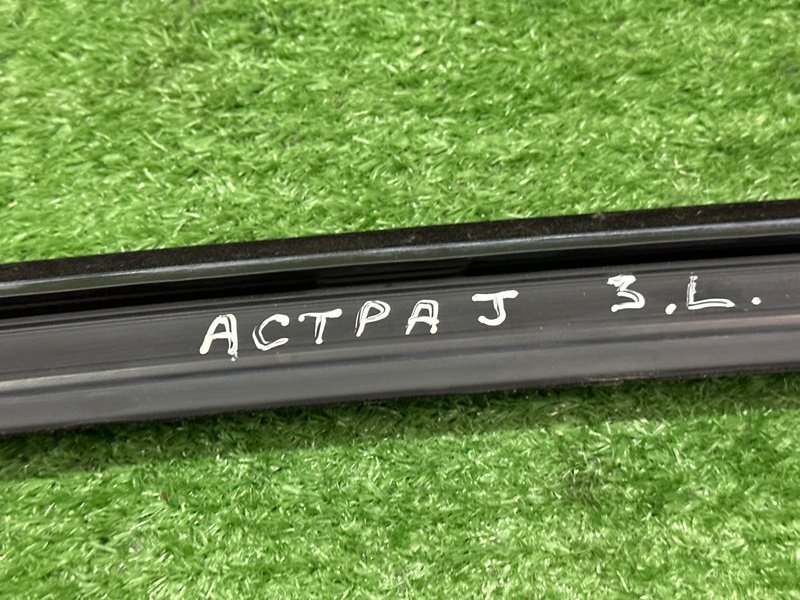 Уплотнитель стекла направляющий Opel Astra J