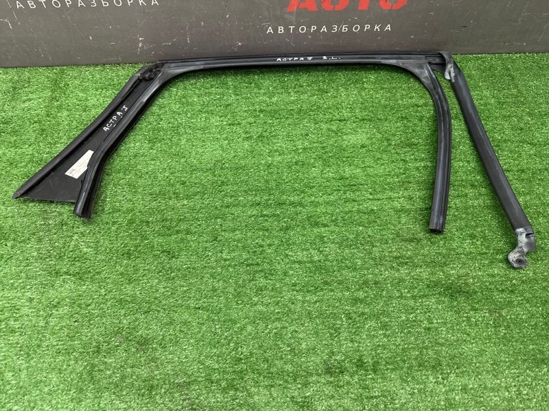 Уплотнитель стекла направляющий Opel Astra J