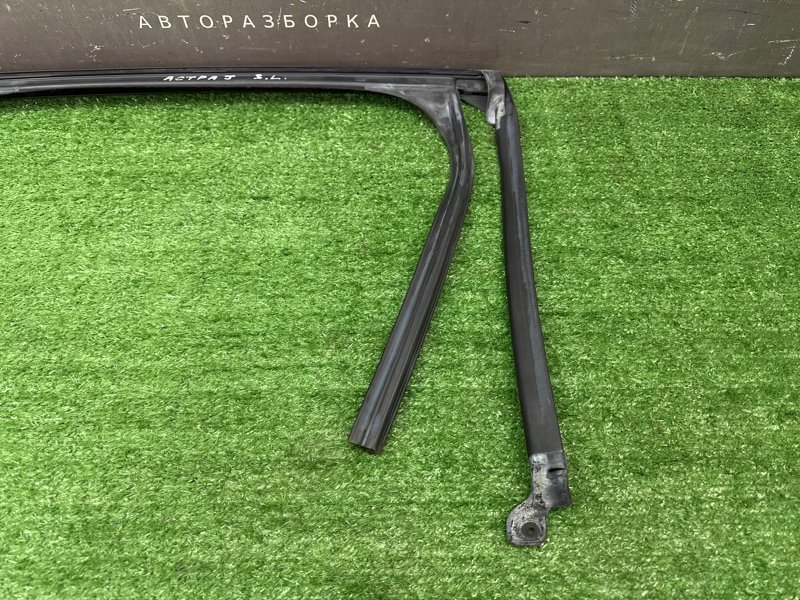 Уплотнитель стекла направляющий Opel Astra J