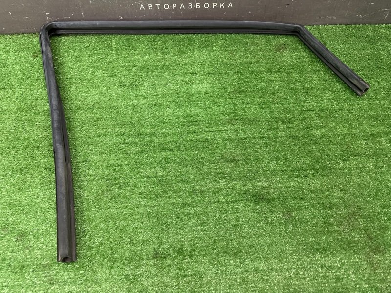 Уплотнитель стекла направляющий Chevrolet Aveo