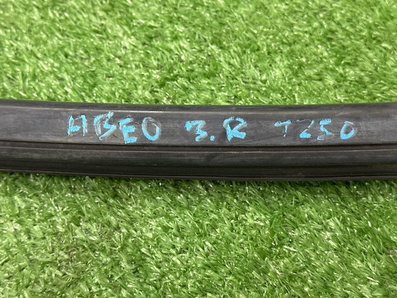 Уплотнитель стекла направляющий Chevrolet Aveo