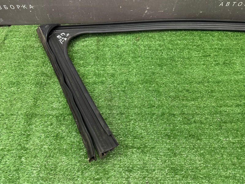 Уплотнитель стекла направляющий Citroen C 4